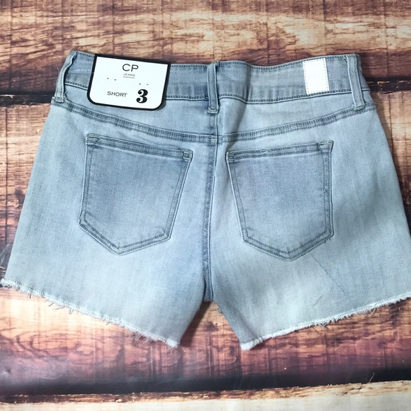 Frayed Floral Embroidery Mid Rise Denim Shorts - Picture 5 of 6